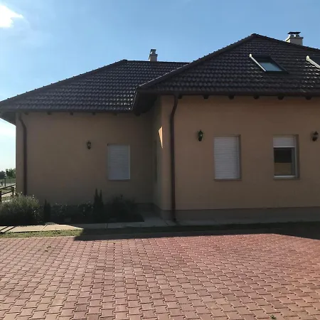 Bencsik Vendeghaz Konukevi 3*